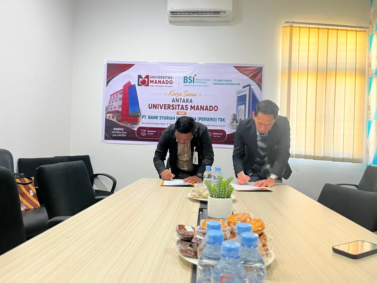 Universitas Manado Jalin Kerja Sama Strategis dengan Bank Syariah Indonesia